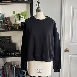 H&M Women's Black Crewneck Sweatshirt, NWT size Medium, comfy fit